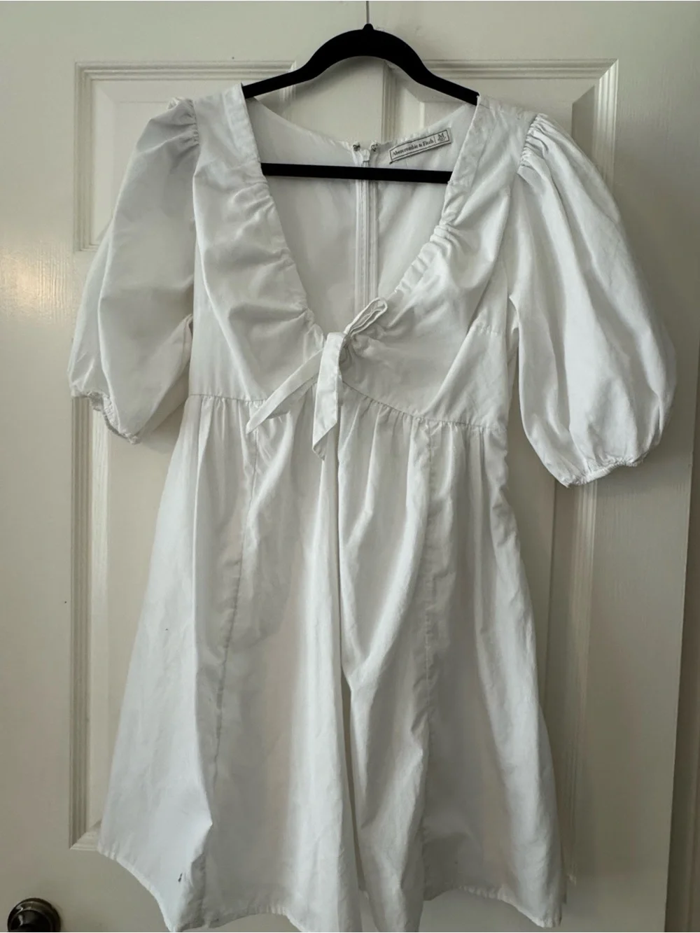 Abercrombie & Fitch White Puff Sleeve V‑Neck Mini Dress